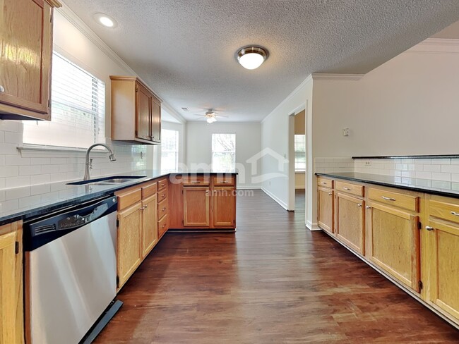 Building Photo - 3023 Laurelwood Dr