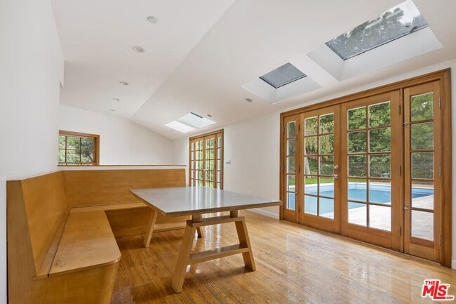 Building Photo - 18080 Karen Dr