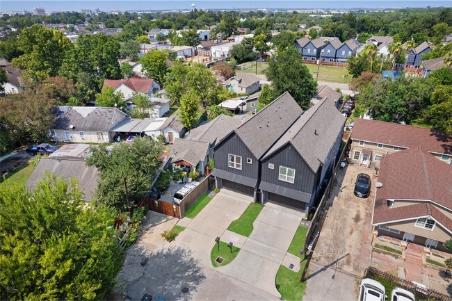 Building Photo - 7033 Avenue L
