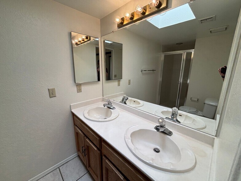 Building Photo - 1200 E River Rd