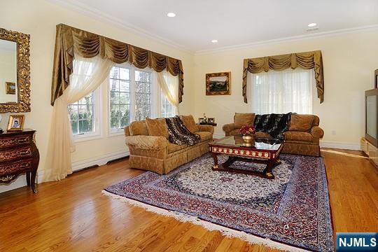 Building Photo - 417 N Woodland St