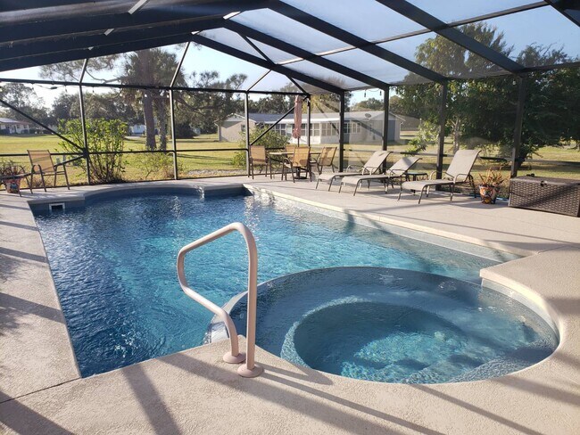 Building Photo - 7120 Coral Ridge Rd