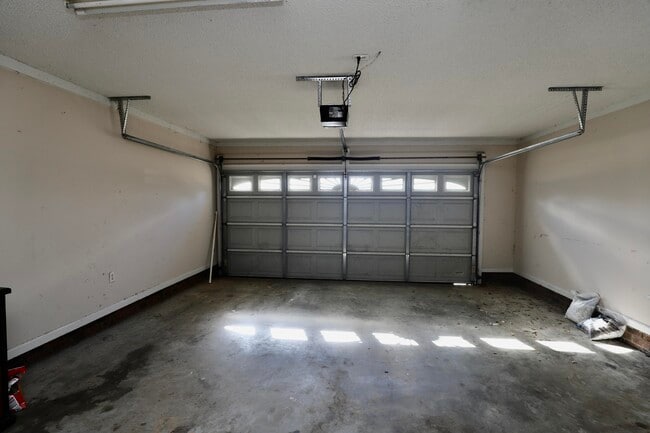 Building Photo - 2605 Turningleaf Ln