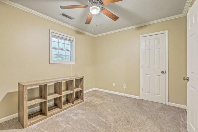 Building Photo - 502 Stinson Dr