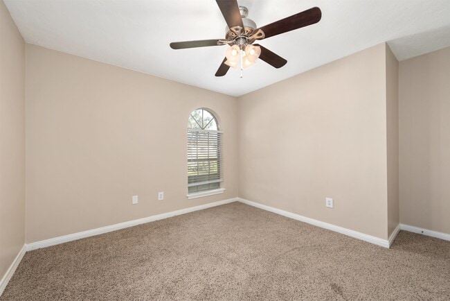Building Photo - 2908 Oakside Dr