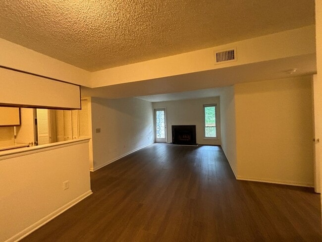 Building Photo - 1316 Henry Ln