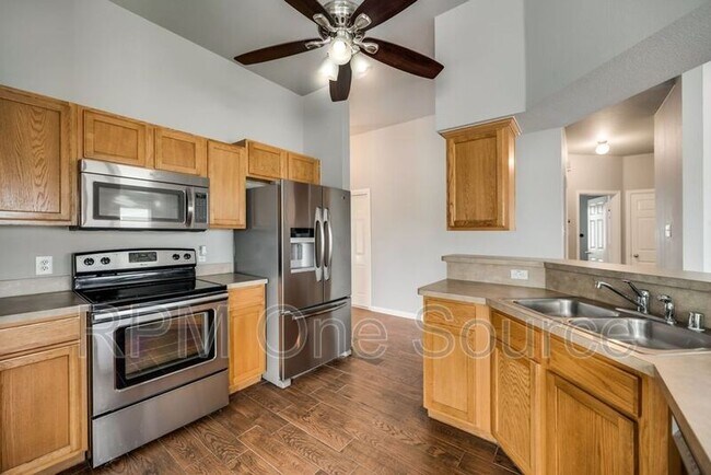 Building Photo - 300 Creekside Dr
