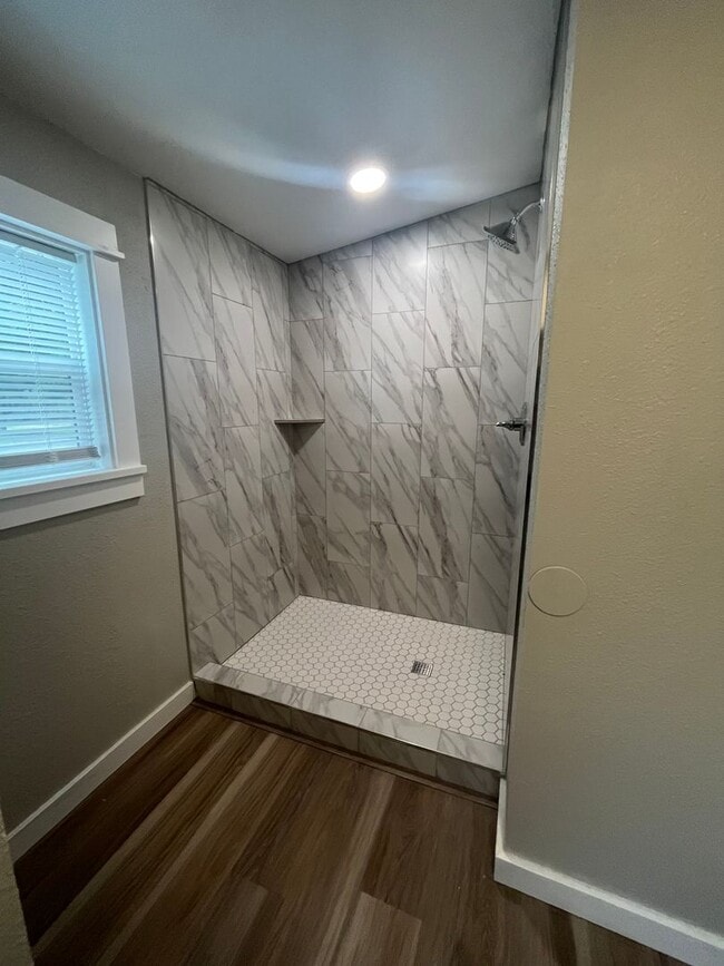 Building Photo - 1625 River Loop 1