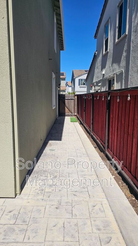 Building Photo - 1317 Essence Ln