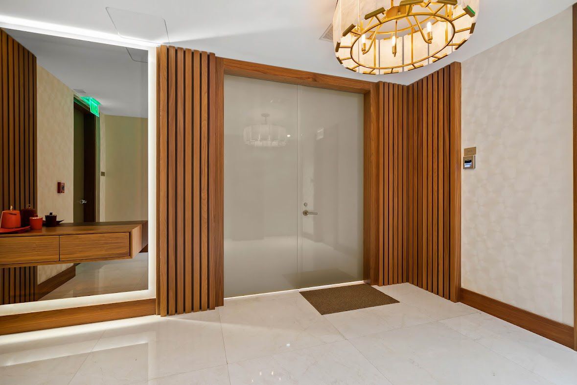 Building Photo - 18975 Collins Ave