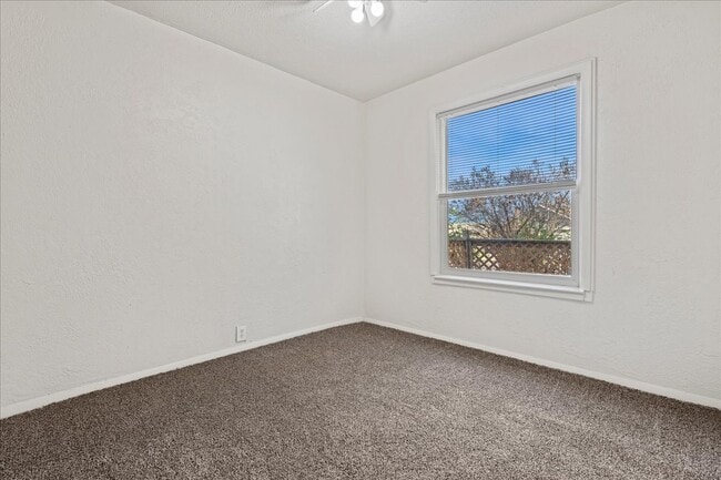 Building Photo - 1714 Main St