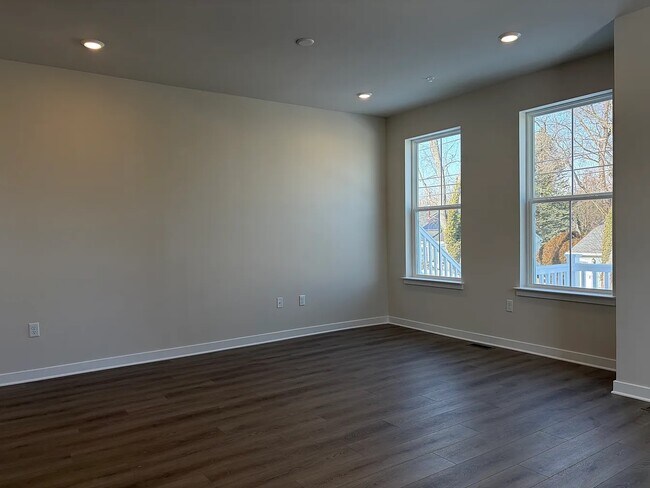 Building Photo - 101 Abramo Victor Dr