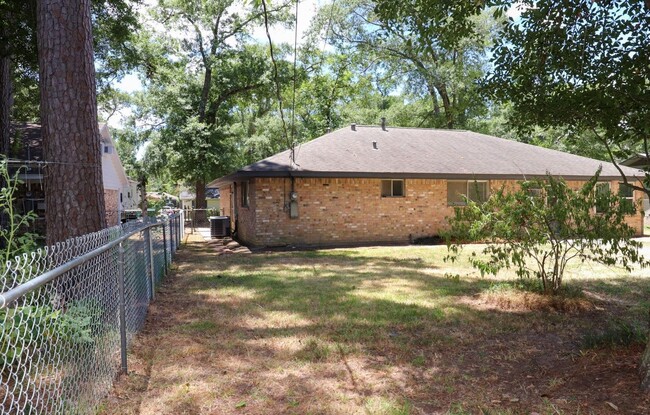 Building Photo - 109 Halo Dr