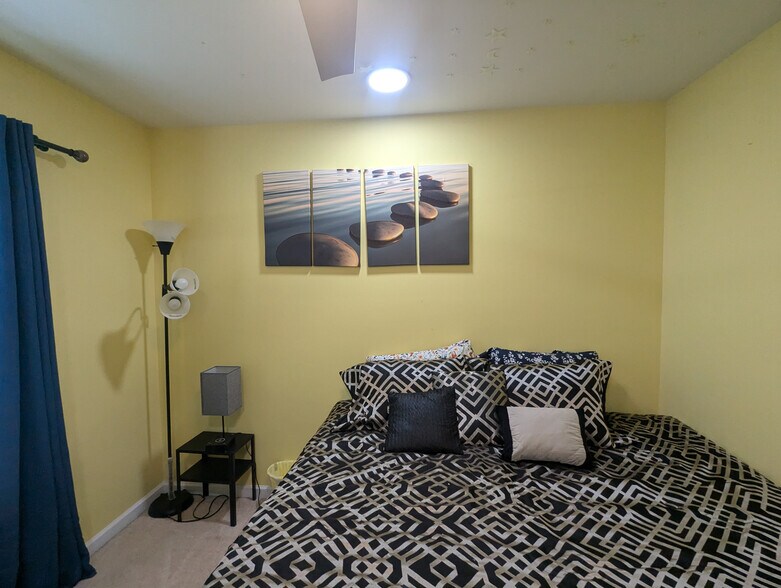 Building Photo - Room in House on Arbor Vista Dr