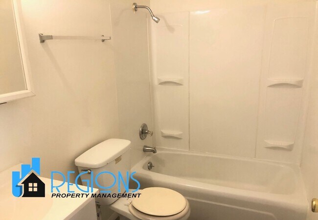 Building Photo - 824 E Washington St