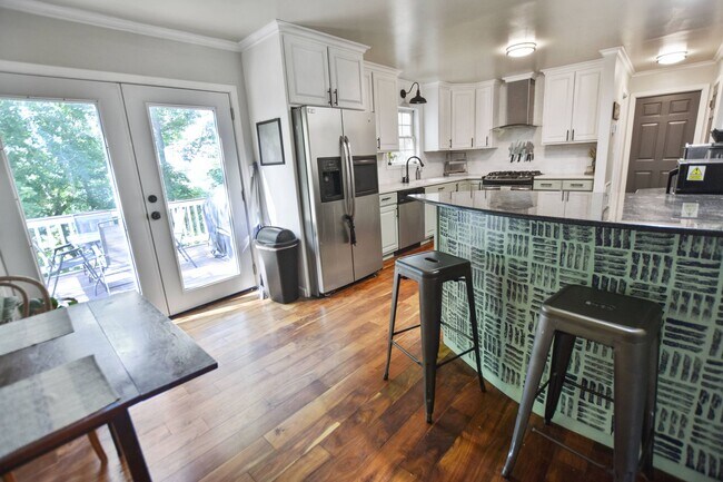 Building Photo - Pet Friendly Three Bedroom with Basement!