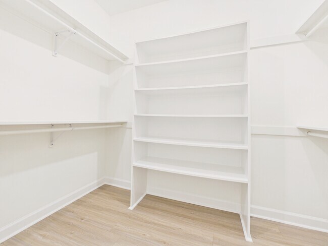 Building Photo - 602 Princess Anne Cir