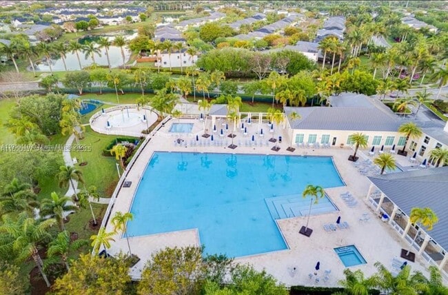 Building Photo - 3102 NE 3rd Dr