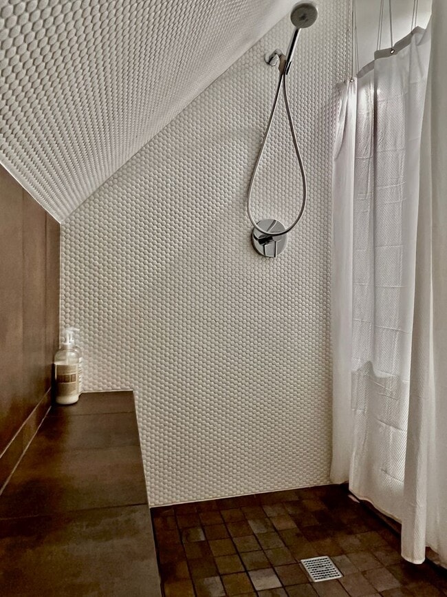 Building Photo - Victorian Gem in the Heart of Downtown – F...