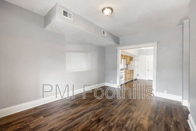 Building Photo - 420 Fox St