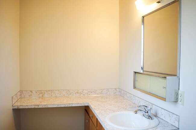Building Photo - FREE RENT THIS MARCH! Close in NE-2 Bedroom, 1.5 Bath Ready Now!
