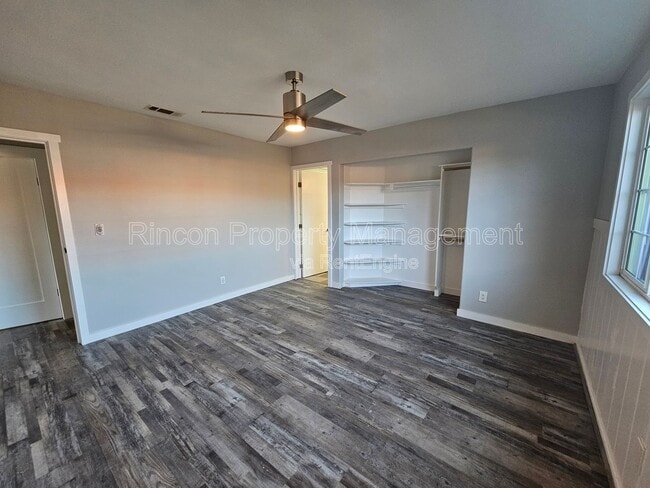 Building Photo - 2810 Sherwin Ave