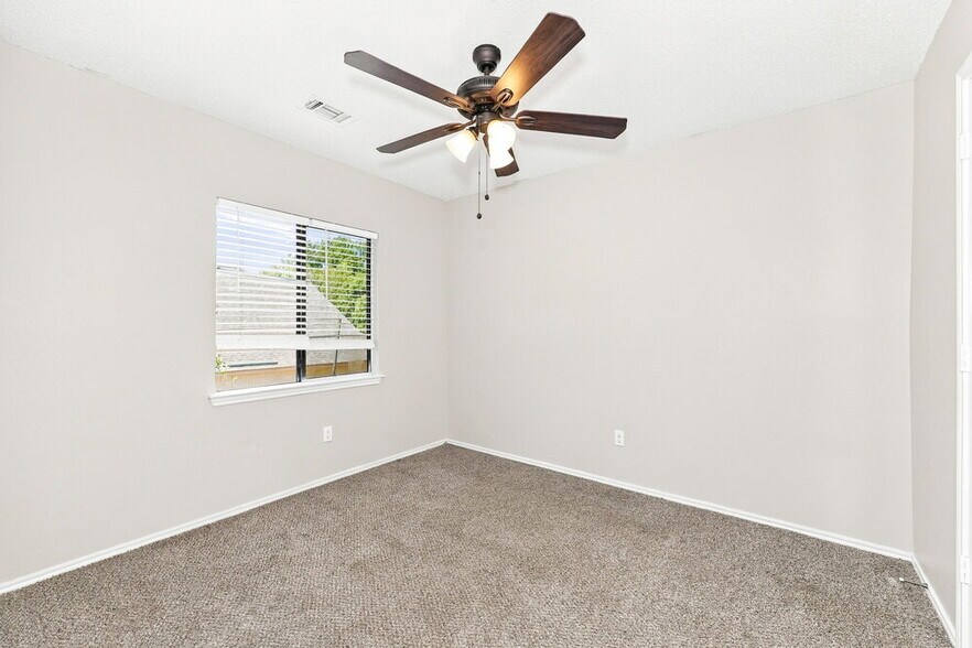 Building Photo - 1125 Harvest Hill Ln