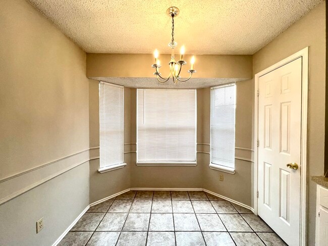 Building Photo - 5908 10th Dr