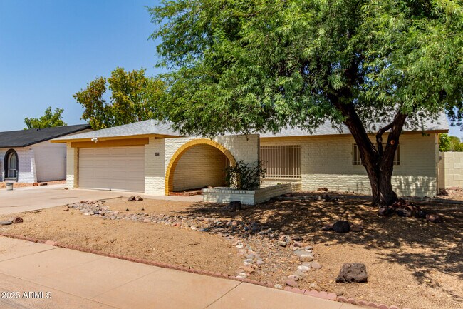 Building Photo - 5528 W Calavar Rd