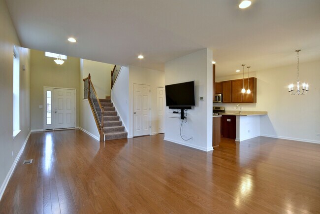 Building Photo - 147 Birch Ln