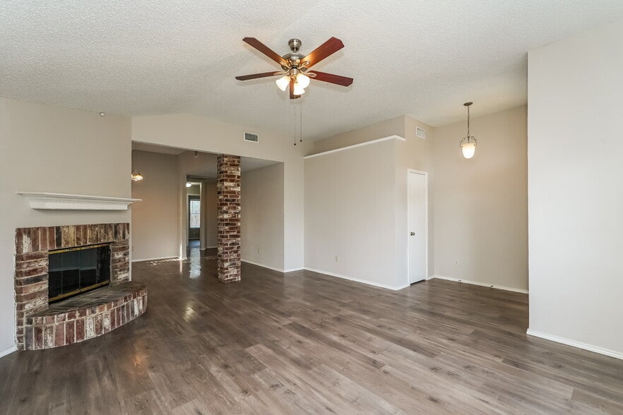 Building Photo - 7900 Flowertree Ct