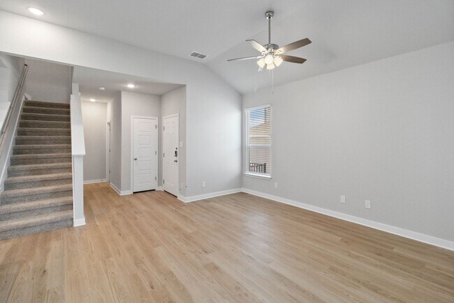 Building Photo - Beautifully 4 bedroom Townhome in Buda- Emma Park