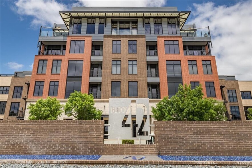 Building Photo - 345 NE 4th St