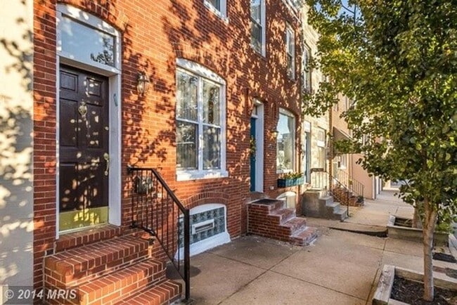 Building Photo - Simply Perfect Canton 2bd/2ba Rowhome w/ Parking! Available 5/11