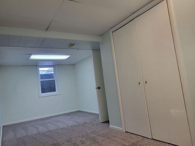 Building Photo - Your Dream Home Awaits: Spacious 4 Bed/2 B...