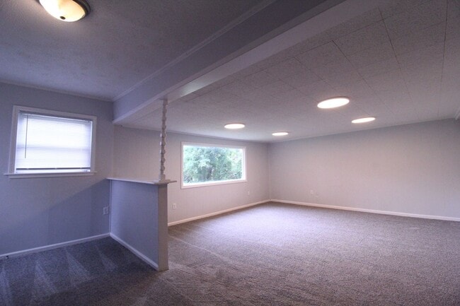 Building Photo - October FREE On This 3 Bedroom 2 Bath Home...