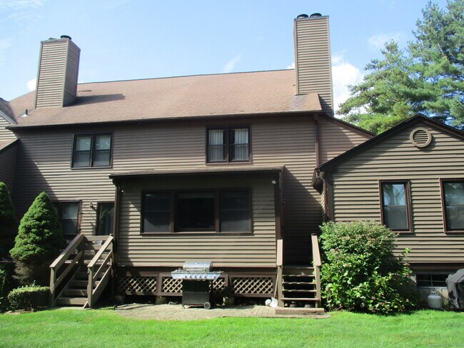 Building Photo - 33 Stillmeadow Cir
