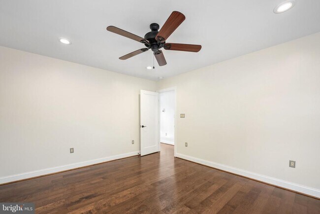 Building Photo - 703 Weedon St