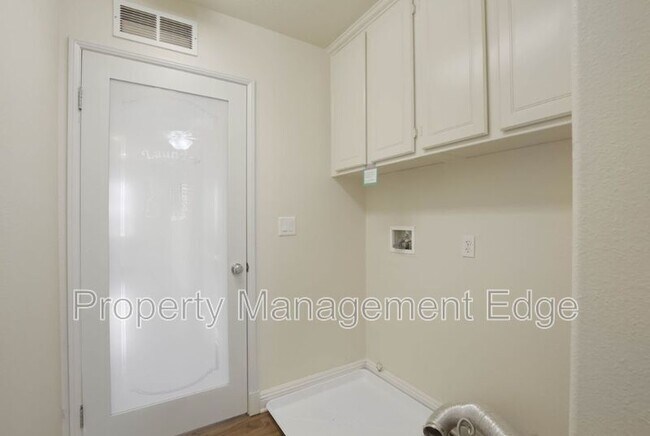 Building Photo - 38265 Birch Ct