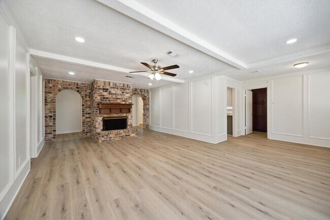 Building Photo - 25402 Lynbriar Ln