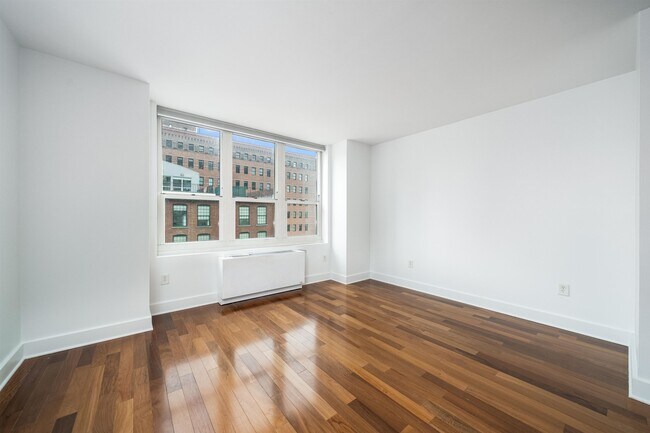 Building Photo - 88 Morgan St