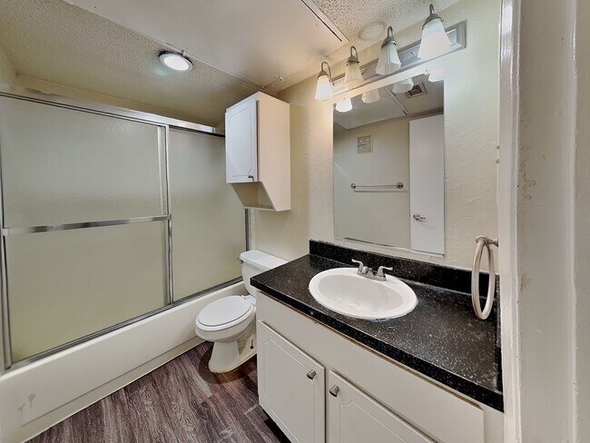 Building Photo - Adorable 2-Bedroom, 2-Bath Condo in Woodhaven – Gated Community!