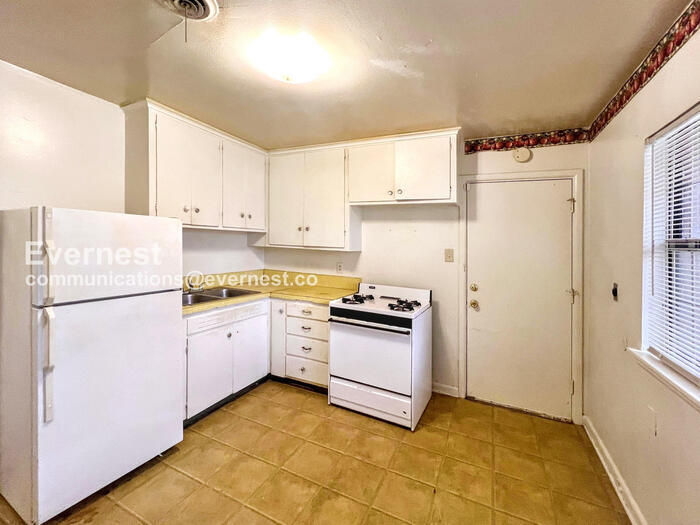 Building Photo - 1814 1/2 South Cross Street