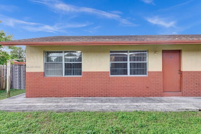 Building Photo - 2610 Riverland Dr