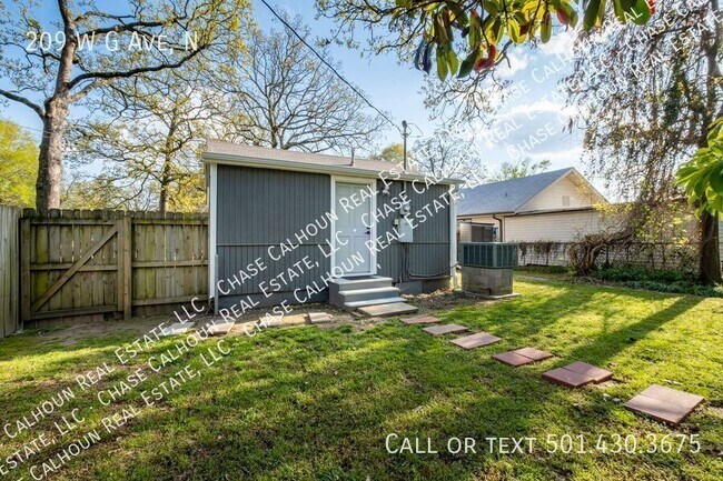 Building Photo - 209 W G Ave