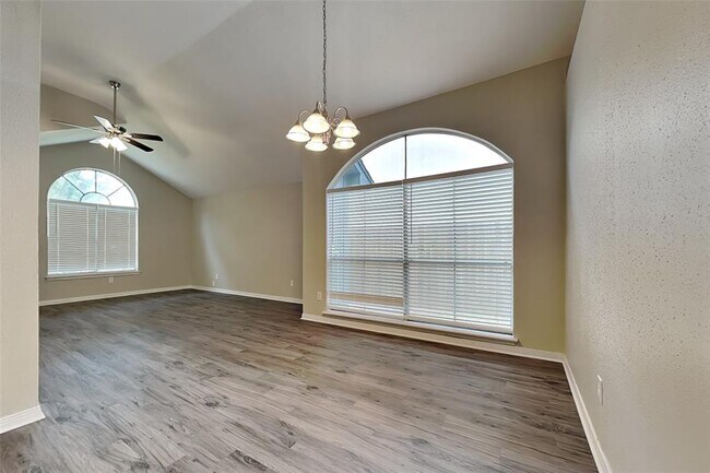 Building Photo - 8635 Spring Green Dr