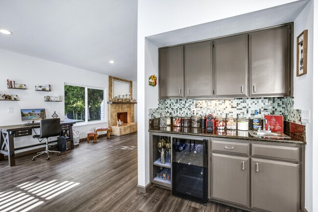 Building Photo - 1233 E Via Escuela