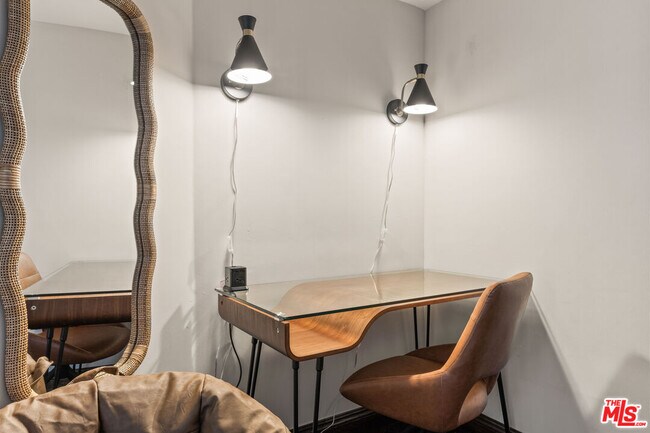 Building Photo - 3200 Oakley Dr