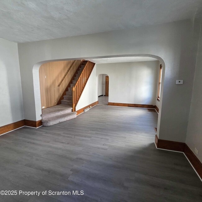 Building Photo - 1165 W Elm St