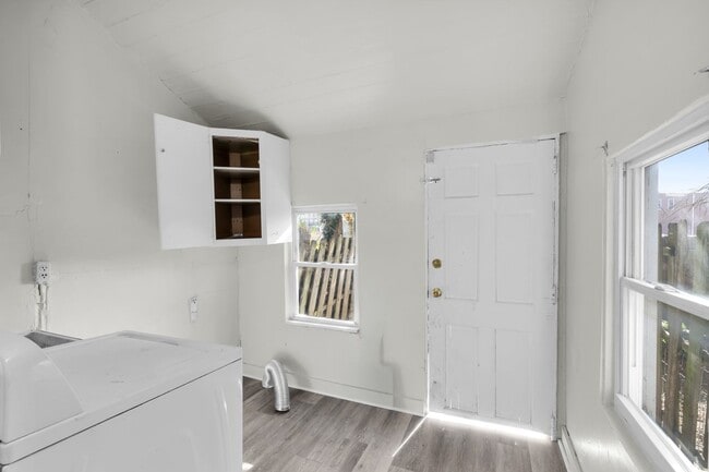 Building Photo - 1542 Warren St